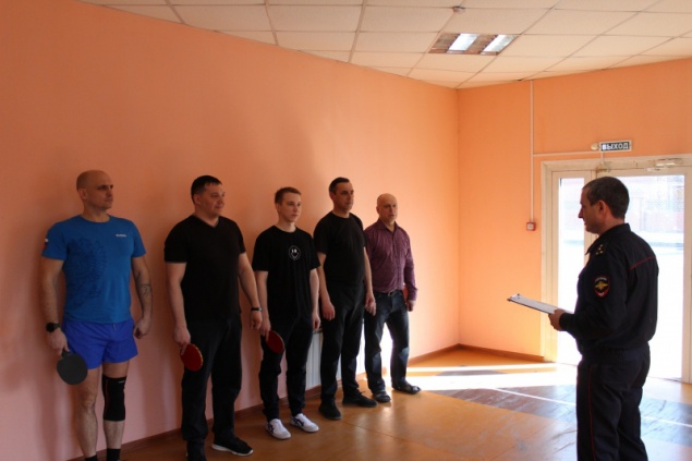 В Ачинске полицейские провели турнир по настольному теннису ко Дню ветеранов органов внутренних дел