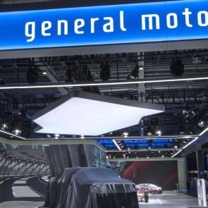 General Motors приостановила экспорт автомобилей в Россию
