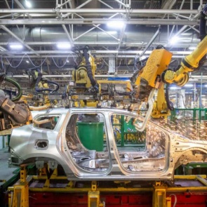 Автоконцерны останавливают продажи в России. Кто останется?
