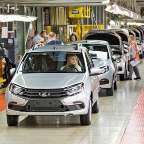 АВТОВАЗ запустил производство упрощенной Lada Granta в Тольятти